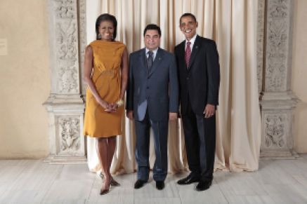 800px-Gurbanguly_Berdimuhammedov_with_Obamas-1